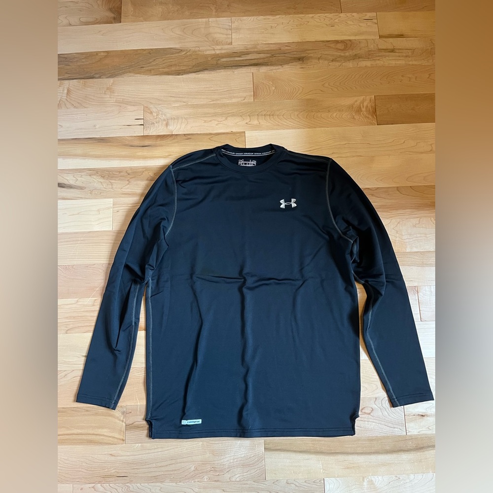 Men’s Under Armour black shirt